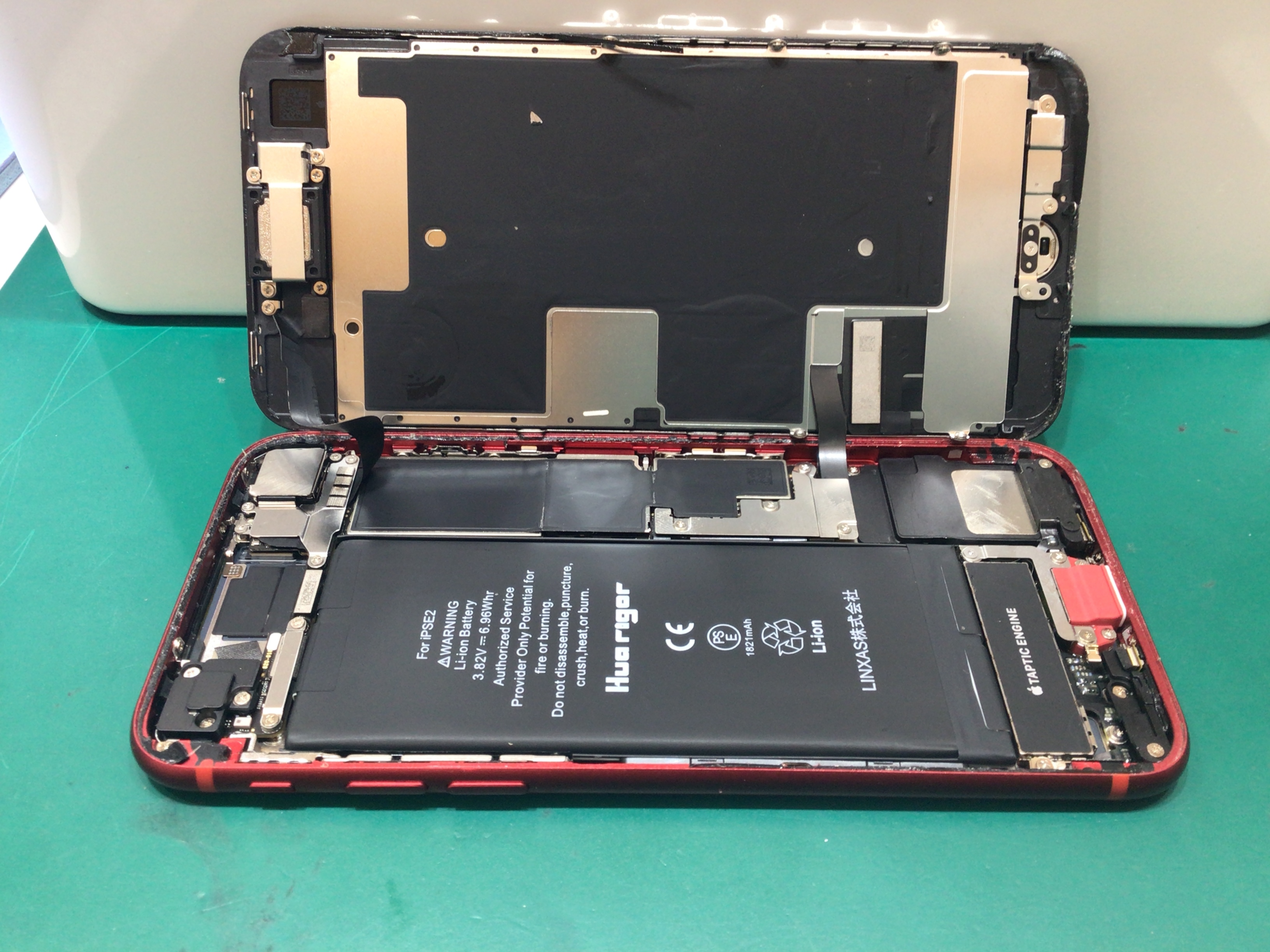 iPhoneSE2のバッテリー交換ならデータをそのまま・最短即日修理のスマホ修理工房ウイング上大岡店へ